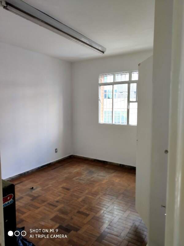 Casa Comercial, Funcionários, 0 Quarto, 0 Vaga