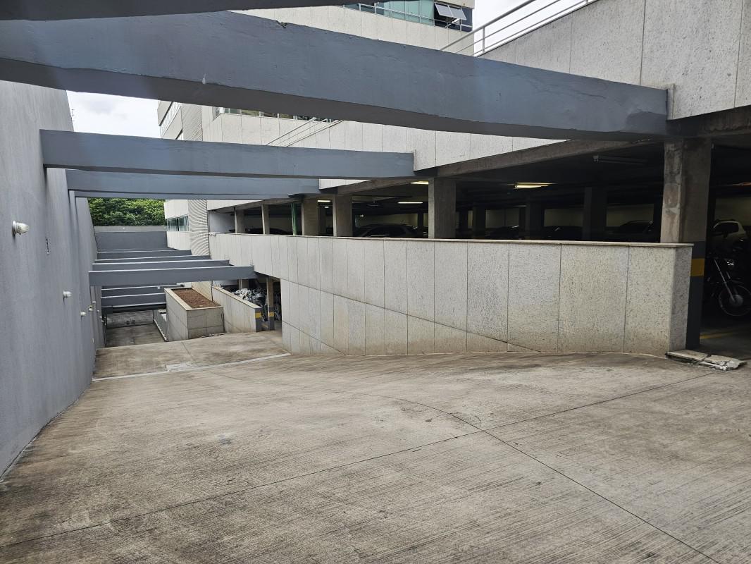 Sala, Estoril, 1 Quarto, 0 Vaga