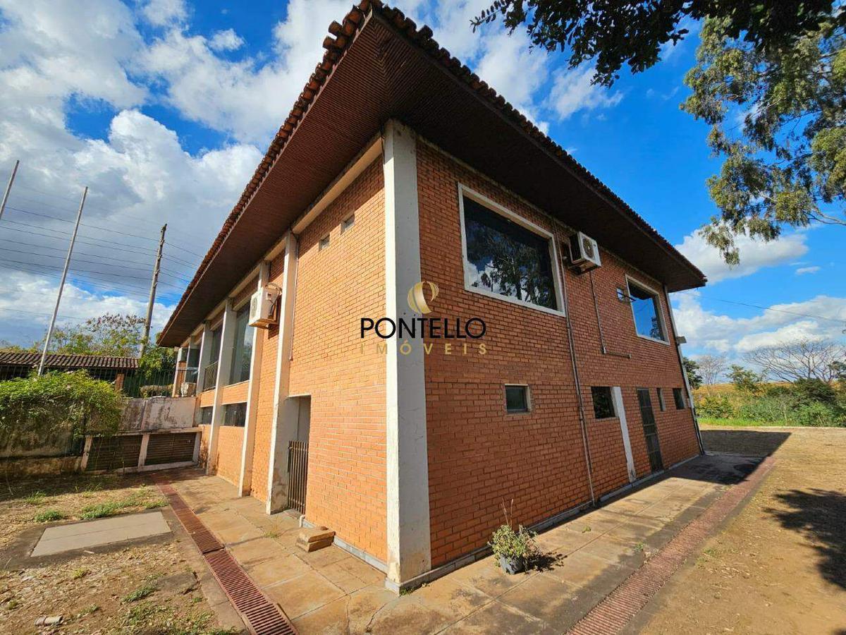 Prédio, São João, 0 Quarto, 20 Vagas