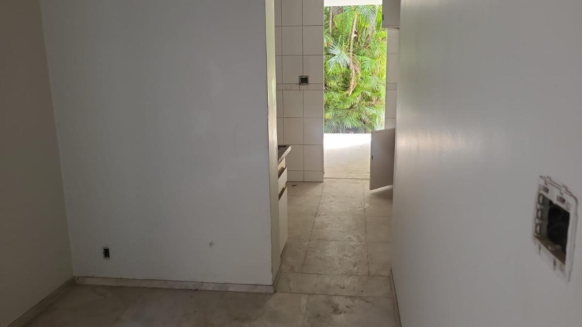 Casa Comercial, Barroca, 5 Quartos, 3 Vagas, 1 Suíte
