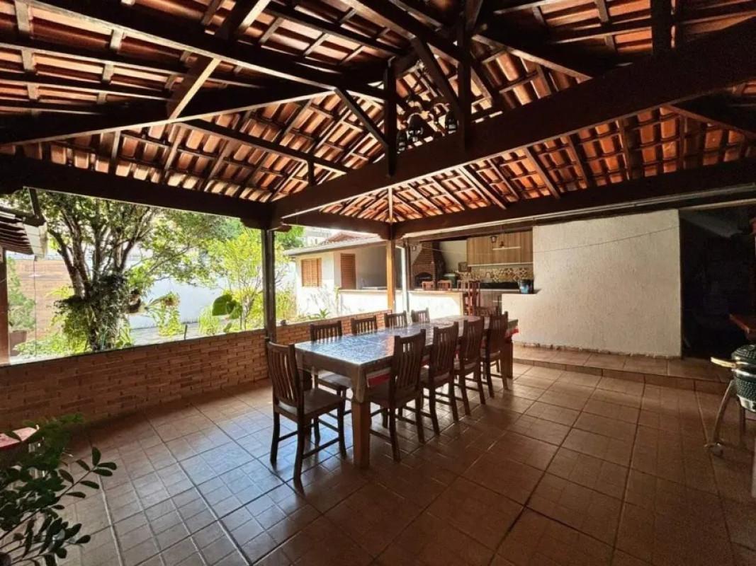 Casa, Castelo, 4 Quartos, 4 Vagas, 1 Suíte
