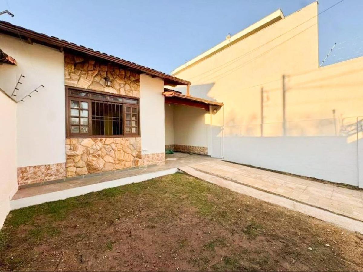 Casa, Castelo, 4 Quartos, 3 Vagas, 1 Suíte