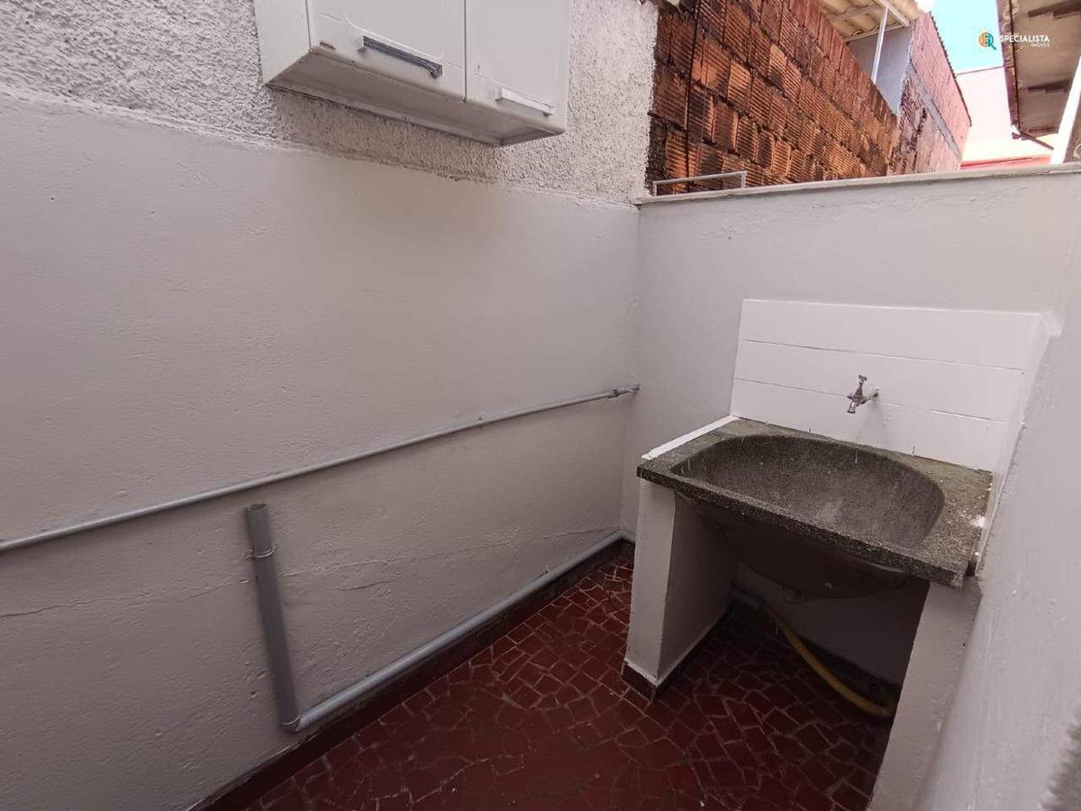 Casa, Sagrada Família, 2 Quartos, 0 Vaga