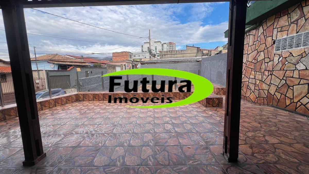 Casa, Miramar (barreiro), 4 Quartos, 2 Vagas, 2 Suítes