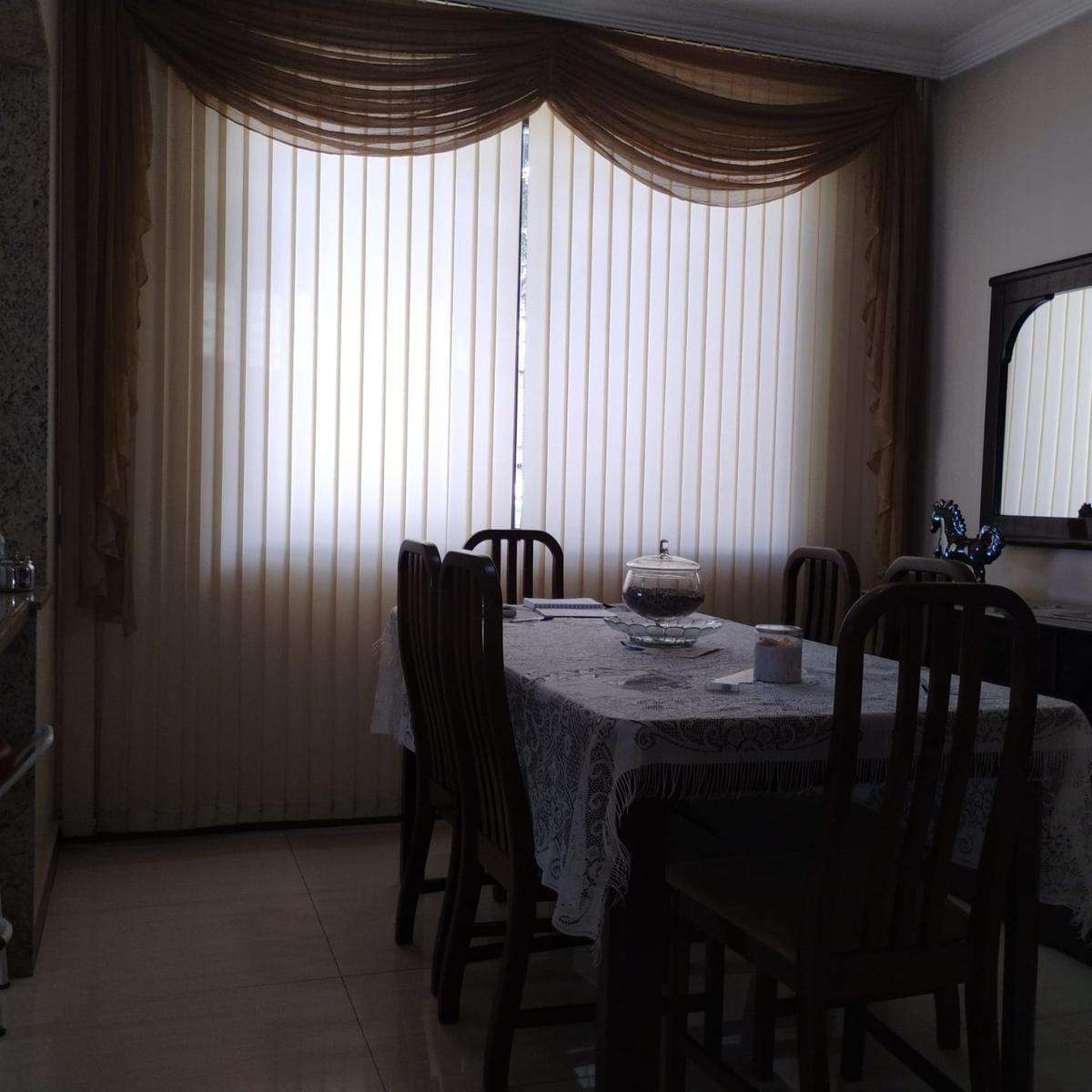 Casa, Castelo, 4 Quartos, 4 Vagas, 1 Suíte