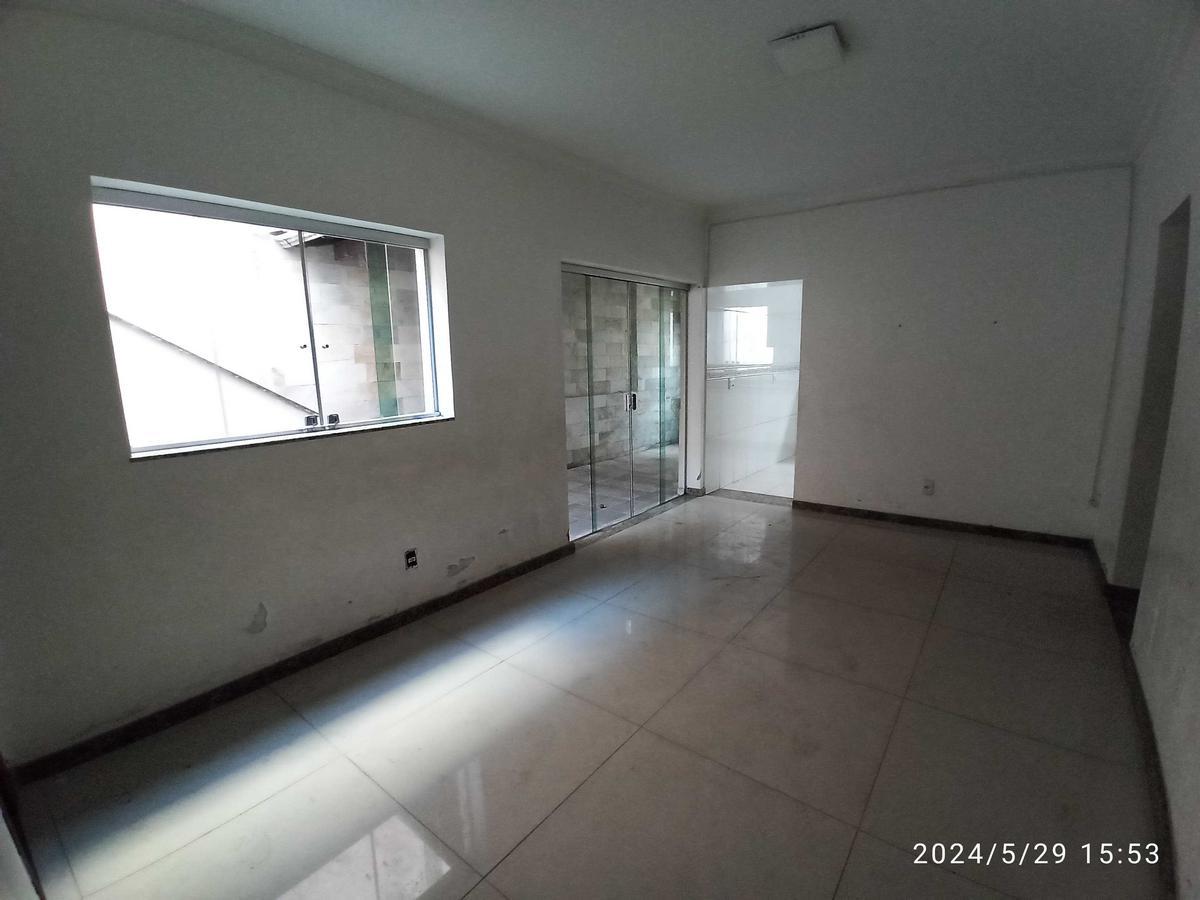 Casa, Santa Cruz, 3 Quartos, 2 Vagas, 1 Suíte